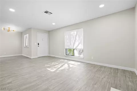 5191 Caliente St #84, Las Vegas, NV 89119