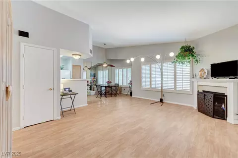 8450 Alta Dr #204, Las Vegas, NV 89145