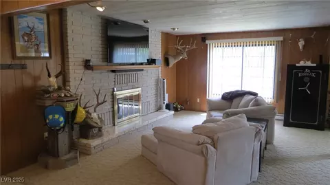 Living - 18 Connors Ct, Ely, NV 89301 photo 3 of 4