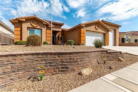 3811 Queen Elizabeth Ct, Laughlin, NV 89029