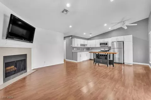 5012 Newport Cove Dr #C, Las Vegas, NV 89119