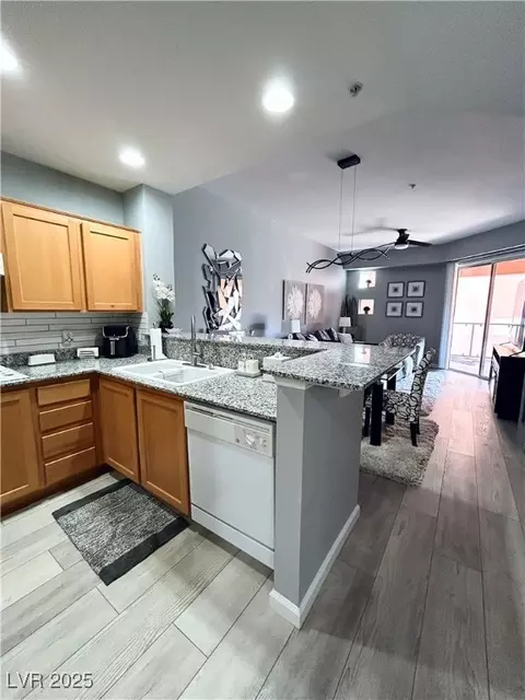 23 E Agate Ave #301, Las Vegas, NV 89123