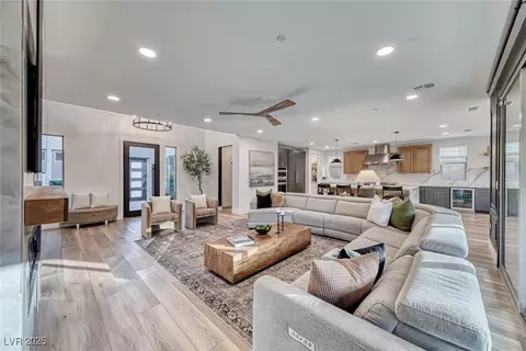 365 Crown Mesa Ave, Las Vegas, NV 89138