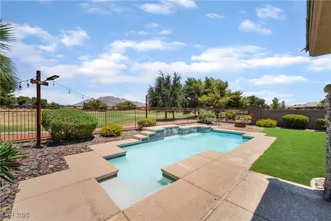 5586 Golden Leaf Ave, Las Vegas, NV 89122