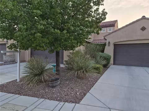 8873 Briar Bay Dr, Las Vegas, NV 89131