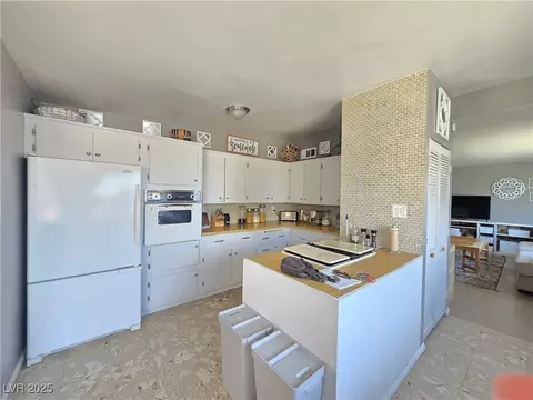 5704 Heron Ave, Las Vegas, NV 89107