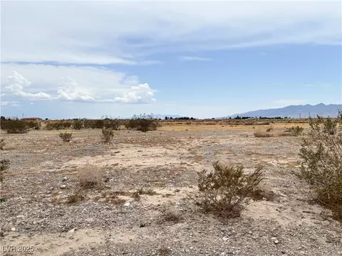 2521 E Bedrock St, Pahrump, NV 89048