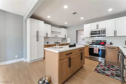 915 Melrose Dr, Las Vegas, NV 89101