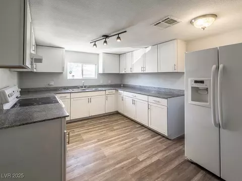 2713 Valley St, Las Vegas, NV 89101