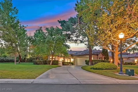 8370 Plum Creek Ct, Las Vegas, NV 89113