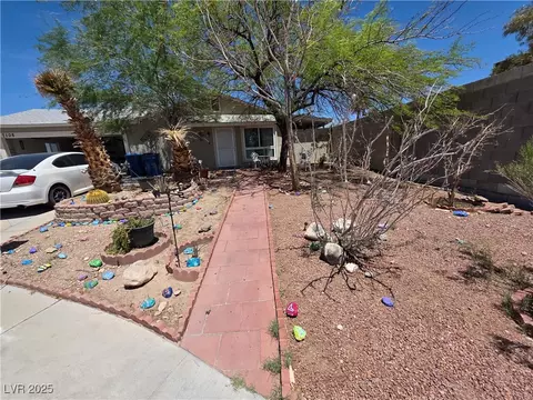 7108 Moon Ct, Las Vegas, NV 89145