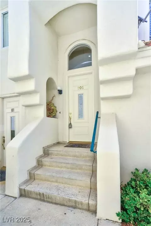 7648 Rolling View Dr #201, Las Vegas, NV 89149
