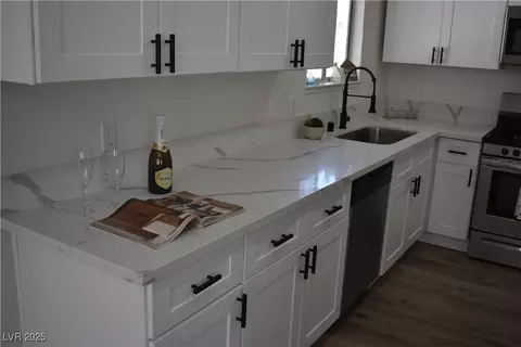 8068 Cetus Cir, Las Vegas, NV 89128