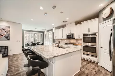 6233 Canterbury Field Rd, Las Vegas, NV 89113
