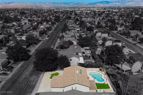 6330 Spring Meadow Dr, Las Vegas, NV 89103