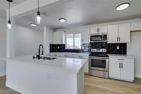 1225 Arrowhead Ave, Las Vegas, NV 89106