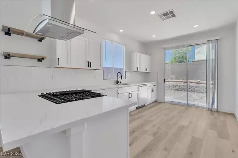 8944 W Rochelle Ave, Las Vegas, NV 89147