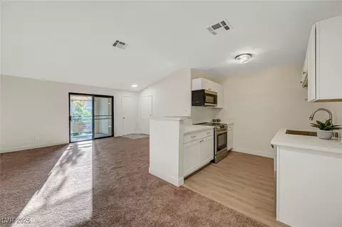 5161 Lindell Rd #206, Las Vegas, NV 89118