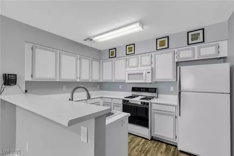 2124 Willowbury Dr #D, Las Vegas, NV 89108