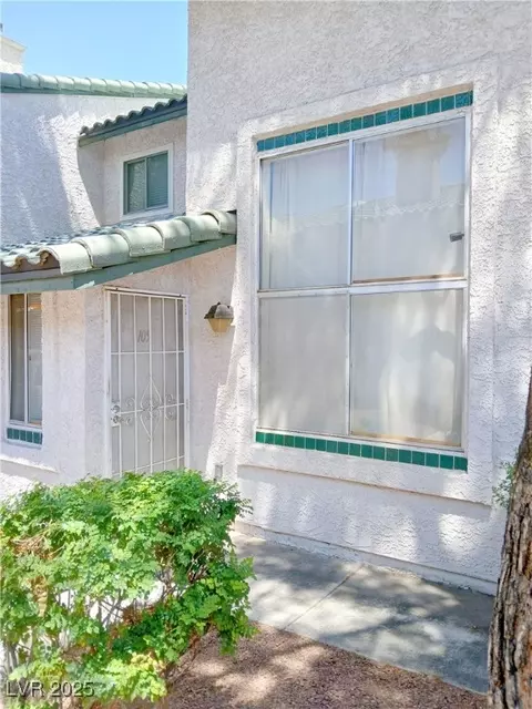2471 Old Forge Ln #105, Las Vegas, NV 89121
