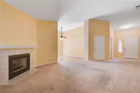 Living - 812 Bitterroot St, Henderson, NV 89002 photo 3 of 6