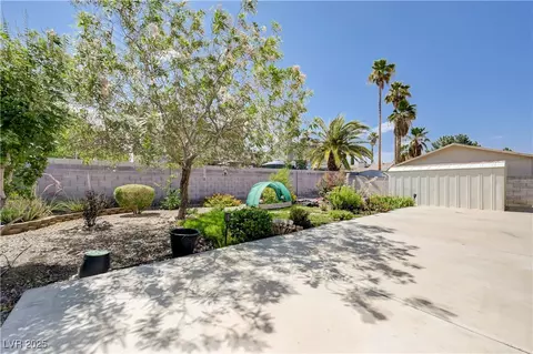 Exterior - 812 Bitterroot St, Henderson, NV 89002 photo 4 of 9