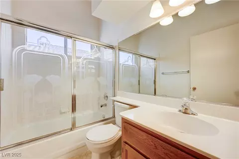 Bath - 812 Bitterroot St, Henderson, NV 89002 photo 3 of 3