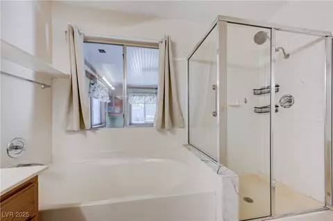 Bath - 812 Bitterroot St, Henderson, NV 89002 photo 1 of 3