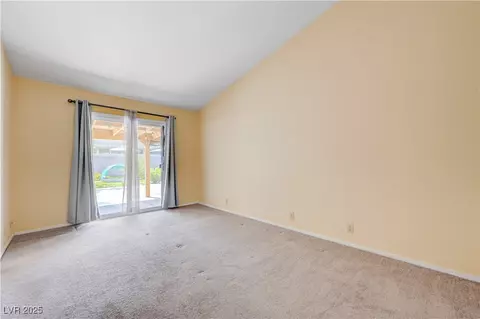 Living - 812 Bitterroot St, Henderson, NV 89002 photo 6 of 6