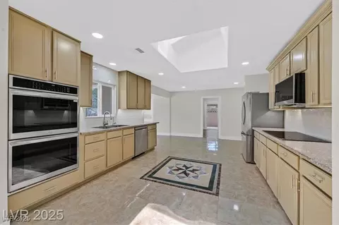 3101 Greenbriar Dr, Las Vegas, NV 89121