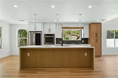 2105 Madagascar Ln, Las Vegas, NV 89117