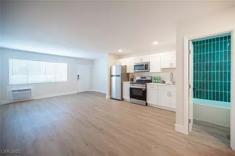 4600 University Center Dr #72, Las Vegas, NV 89119
