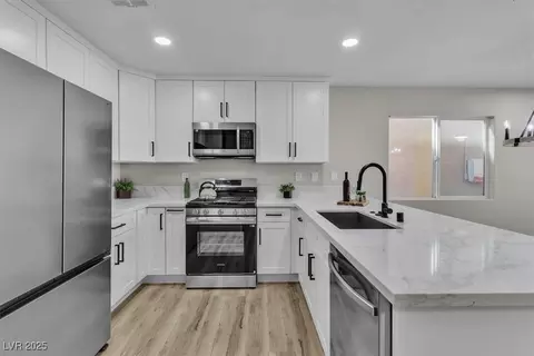 10373 Midnight Iris St, Las Vegas, NV 89183