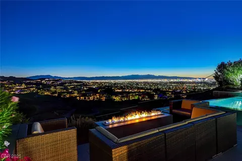 527 Serenity Point Dr, Henderson, NV 89012