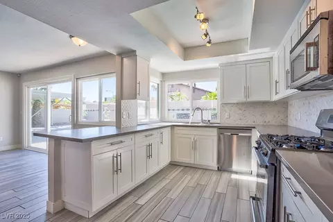 6848 Groveview Ln, Las Vegas, NV 89103