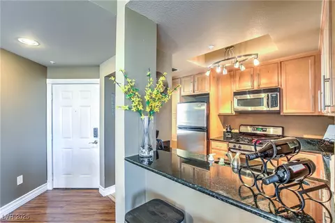 220 E Flamingo Rd #317, Las Vegas, NV 89169