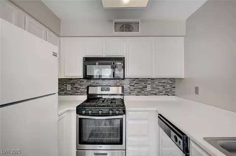 3060 Tarpon Dr #102, Las Vegas, NV 89120