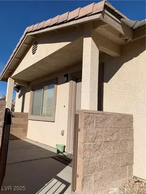 2050 N Los Feliz St #114, Las Vegas, NV 89156