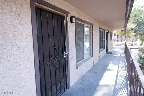 605 S Royal Crest Cir #8, Las Vegas, NV 89169