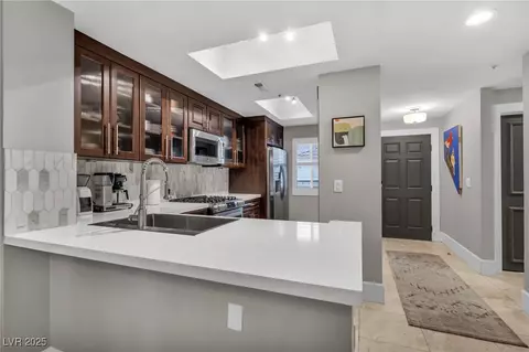 220 E Flamingo Rd #426, Las Vegas, NV 89169