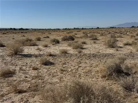 711 W Harvest Ln, Pahrump, NV 89060