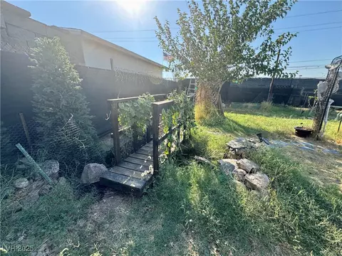 235 Apache Pl, Henderson, NV 89015 photo 33