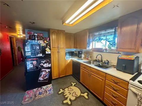 235 Apache Pl, Henderson, NV 89015 photo 18