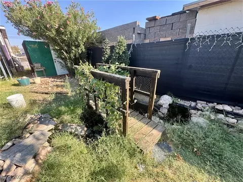 235 Apache Pl, Henderson, NV 89015 photo 35