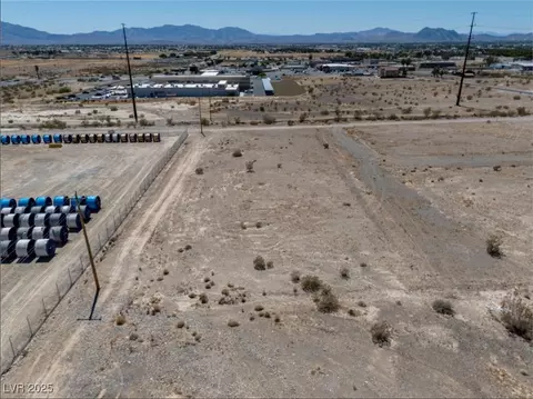 2530 E Beacon Dr, Pahrump, NV 89048