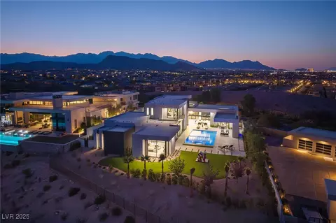 10891 Stardust Dr, Las Vegas, NV 89135