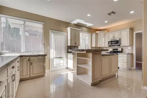 2245 Juniper Berry Dr, Las Vegas, NV 89134