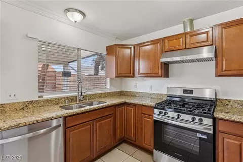 7000 Paddington Way, Las Vegas, NV 89147