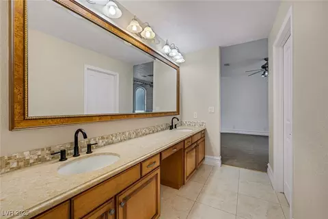 Bath - 81 Quail Run Rd, Henderson, NV 89014 photo 3 of 8