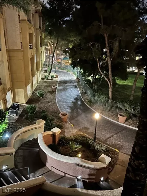 230 E Flamingo Rd #202, Las Vegas, NV 89169